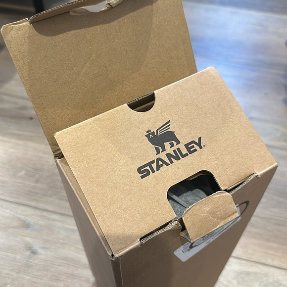 NWT Stanley 30oz Sexy & Sleek Black Chroma Color, Flowstate Quencher Tumbler - Picture 9 of 9